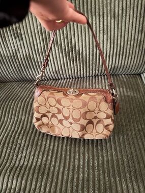 Coach Y2K Tan Signature
Turnlock Mini Shoulder Bag
Authentic early 2000s